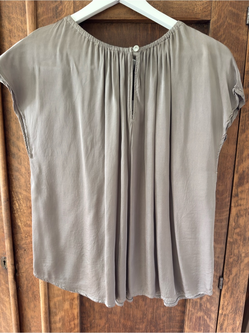 Velvet by Graham & Spencer Taupe Cap-Sleeve Pleated Front Blouse